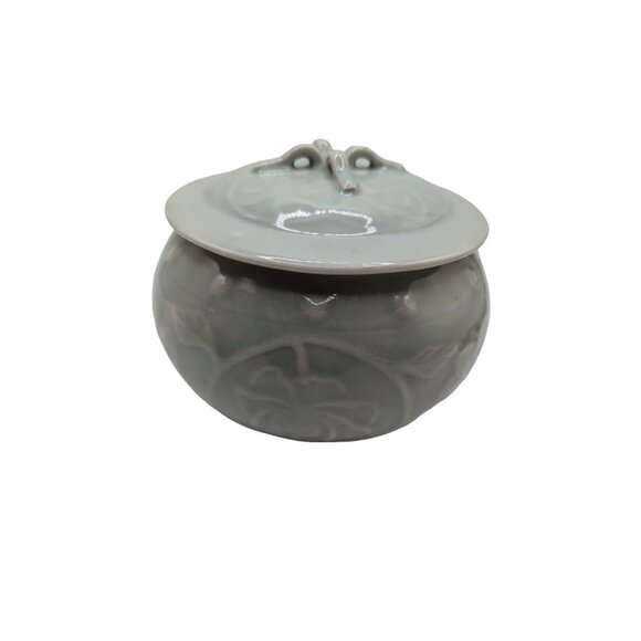 Vintage Handmade Celadon Tureen Covered Serving Bowl Dimensional - Picture 7 of 16